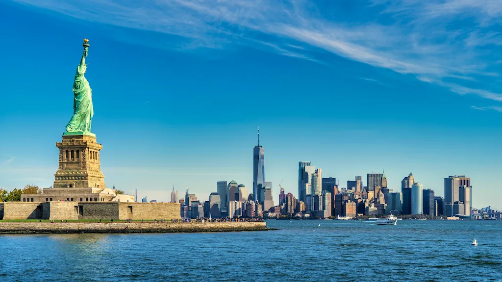 Statua Wolności na tle Manhattanu
